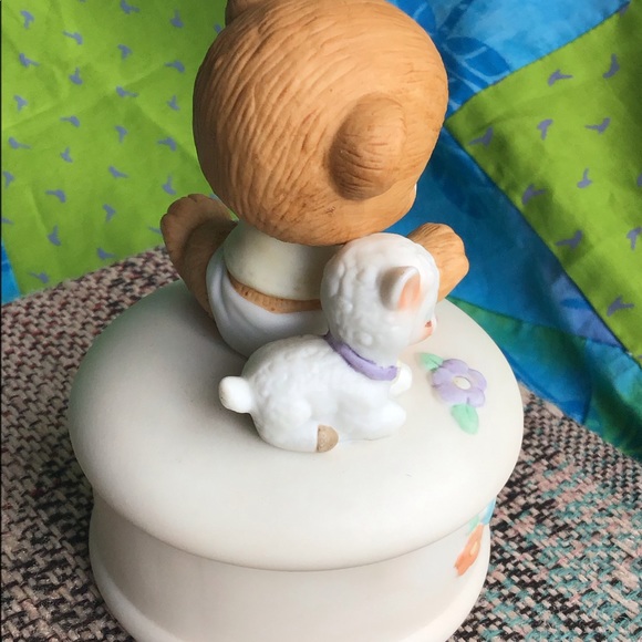 Beary Cute Keeper Porcelain baby Trinket Box - Picture 7 of 8